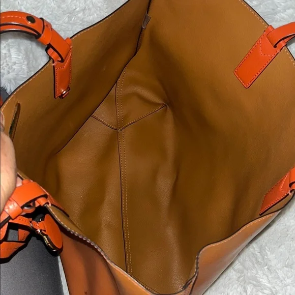 Michael Kors Tan Leather Tote Versatile and Timeless - Picture 3 of 5